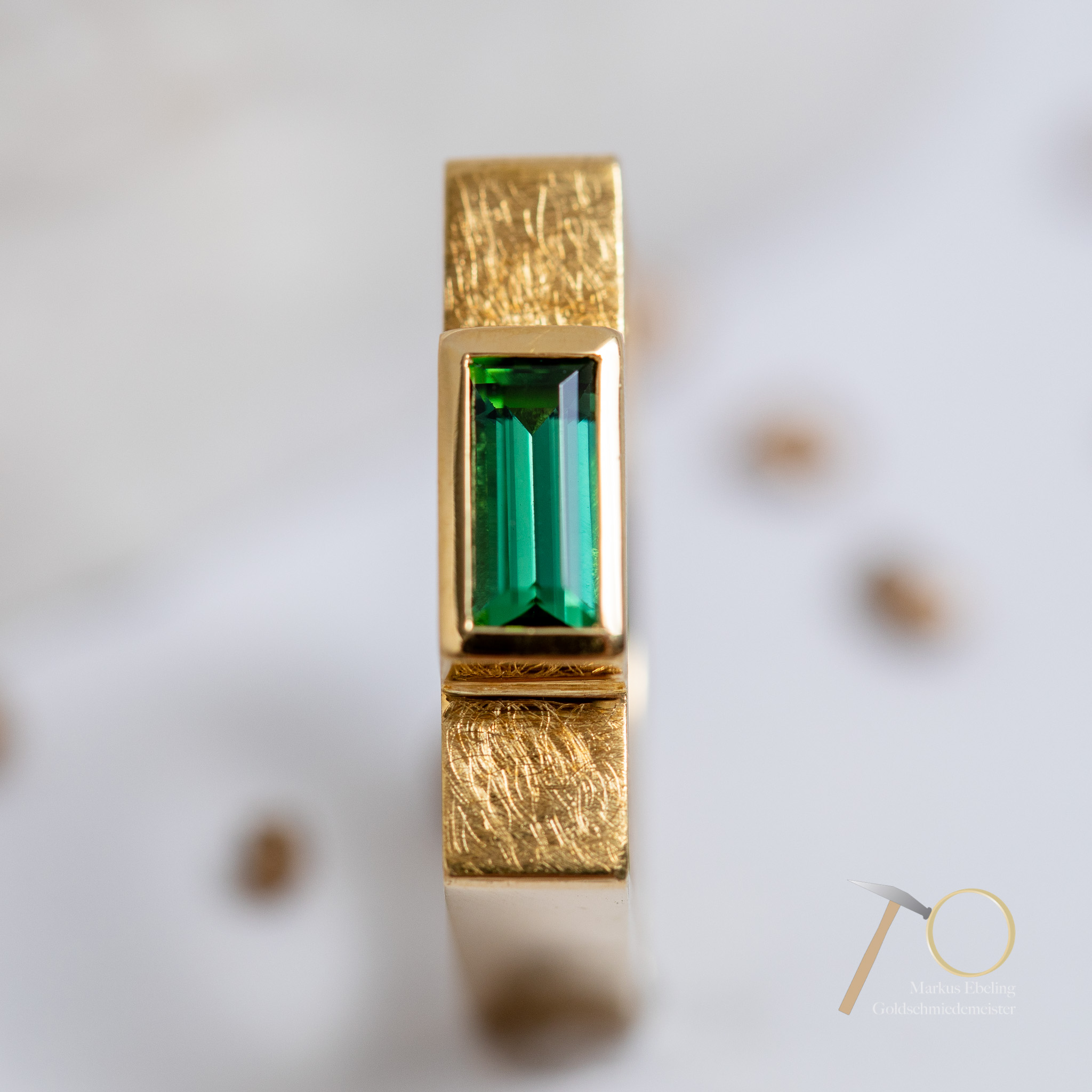 R 153, Bild 2, Ring mit Turmalin, Gelbgold, Goldschmied-Ebeling-Bonn, 1x1, Foto van Walsem