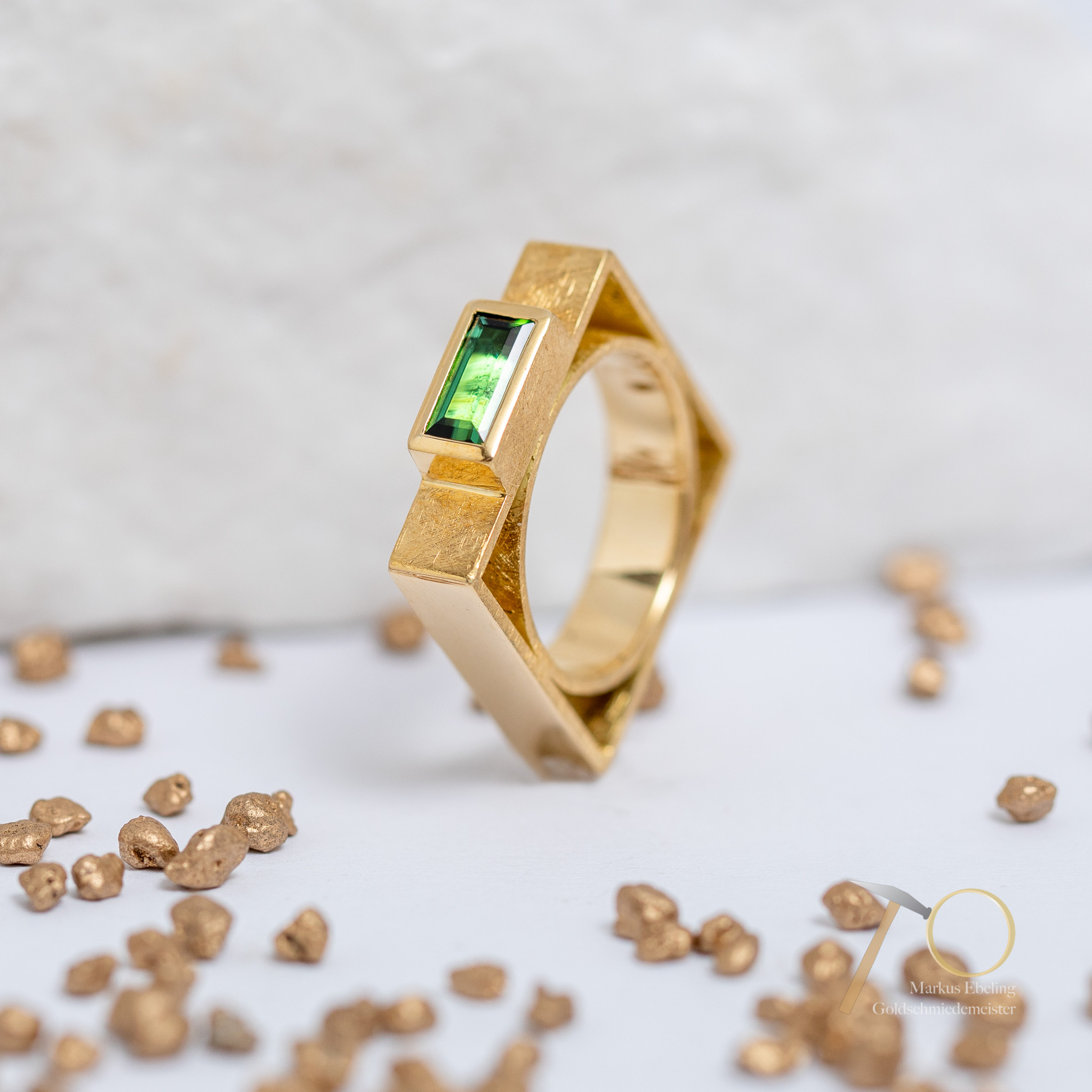 R 153, Bild 3, Ring mit Turmalin, Gelbgold, Goldschmied-Ebeling-Bonn, 1x1, Foto van Walsem