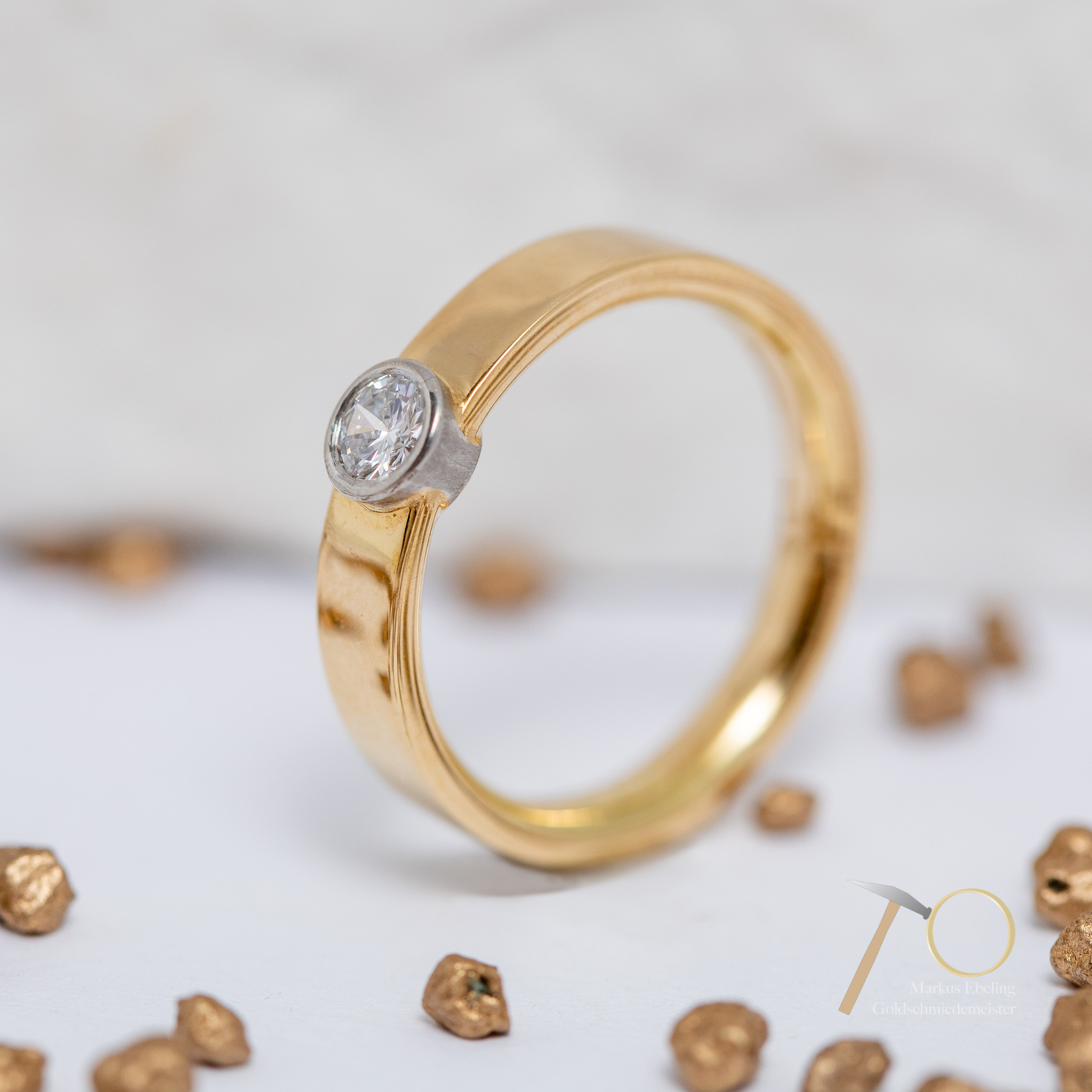 R 190, Bild 2, Brillantring, Gelbgold mit Platin, Goldschmied-Ebeling-Bonn, 1x1, Foto van Walsem