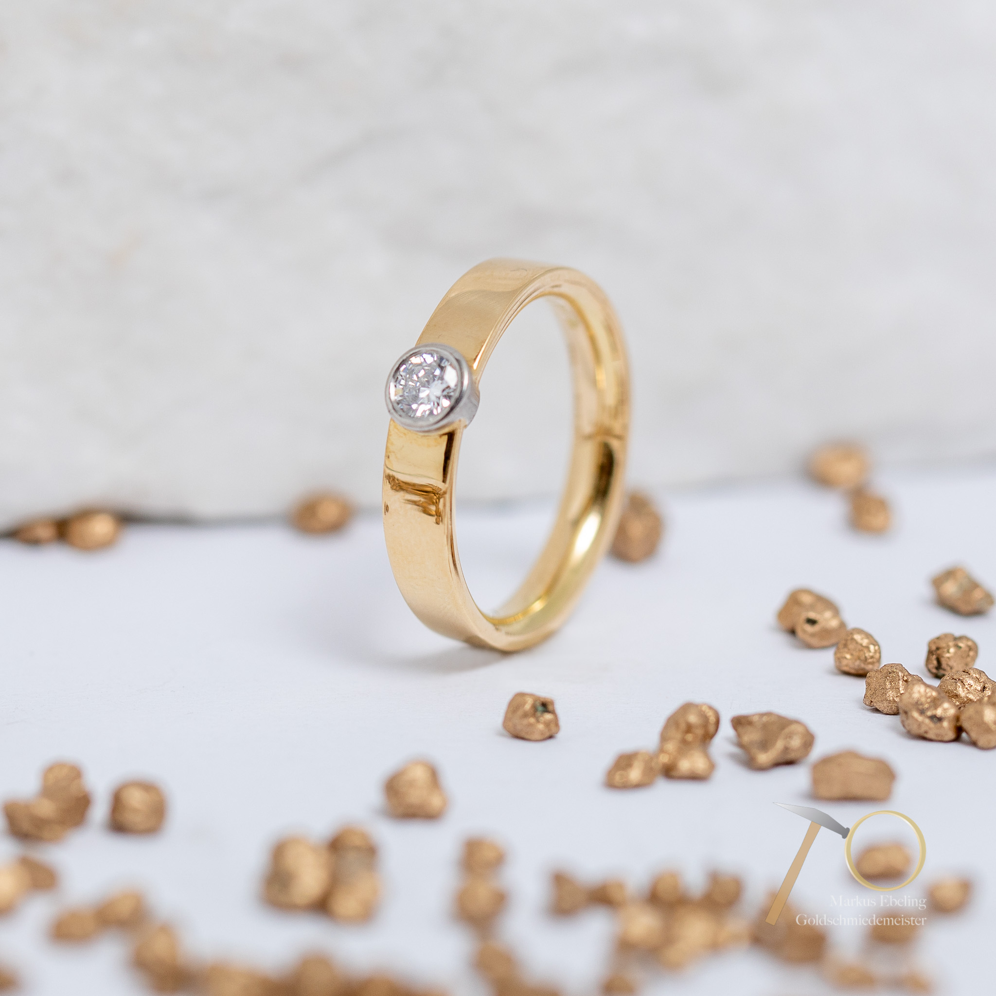 R 190, Bild 3, Brillantring, Gelbgold mit Platin, Goldschmied-Ebeling-Bonn, 1x1, Foto van Walsem